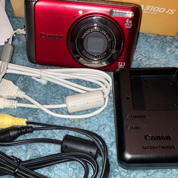 Canon PowerShot A3100 IS Red Digital Camera Bundle - Picture 3 of 9